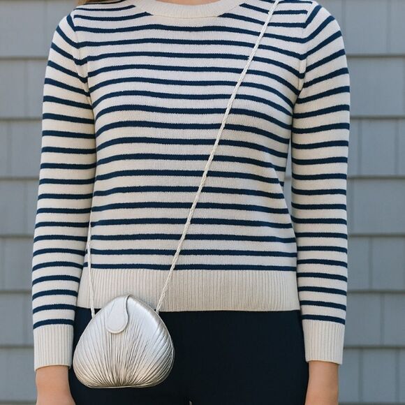 Gold Metallic Shell Clutch Mini Purse Snap Closure Crossbody Strap Black Inside - Picture 14 of 14